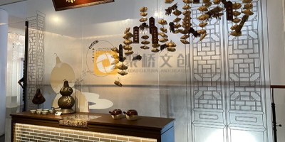 紅色紀(jì)念館展示內(nèi)容中，如何進(jìn)行人物塑造與故事敘述？